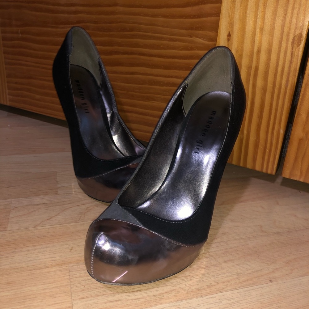 Cute tri color gently used size 9 heels